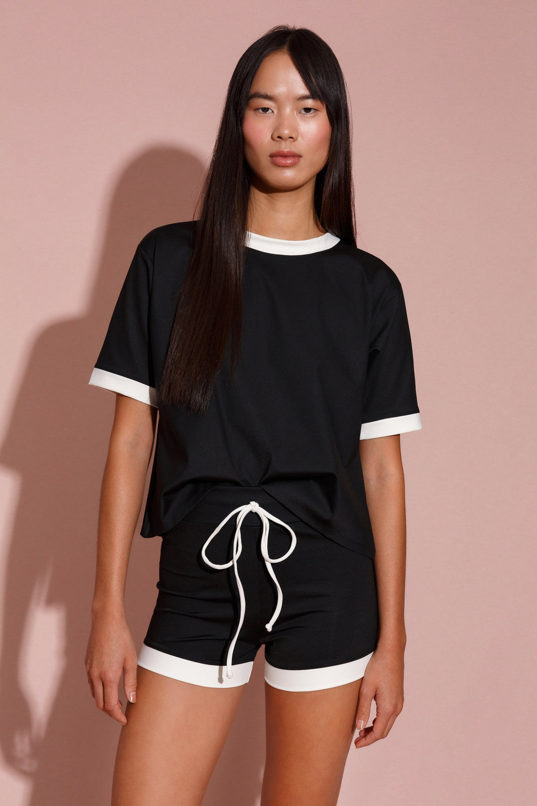 Akari T-Shirt Black / Chantilly